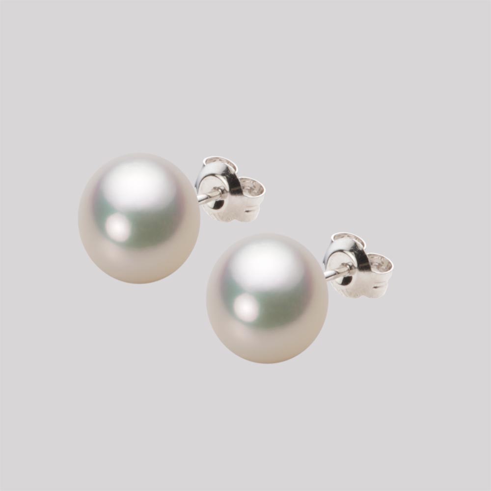 8.5mm アコヤ真珠ピアス （シャンパンホワイト）