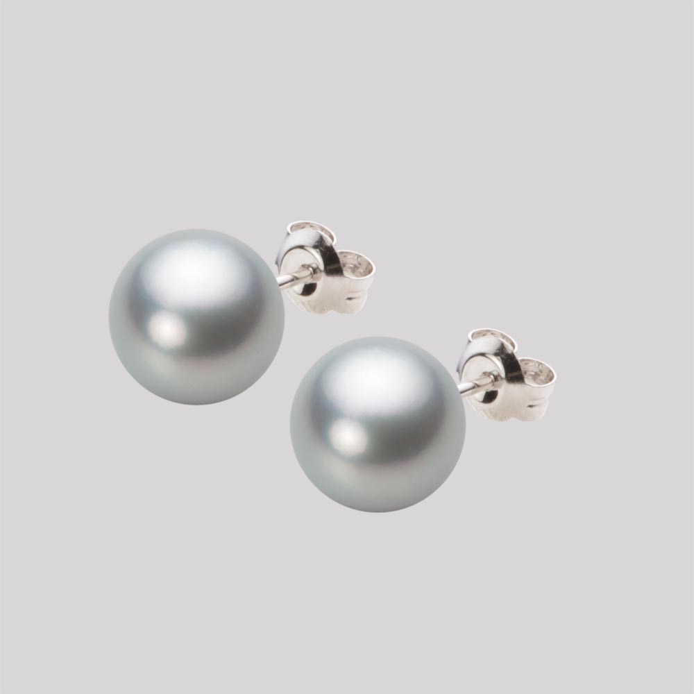 8.5mmアコヤ真珠ピアス（シルバーグレー）