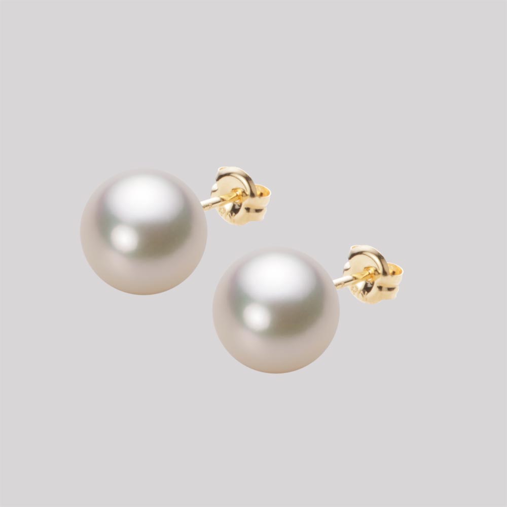 8.5mmアコヤ真珠ピアス（シャンパンホワイト）