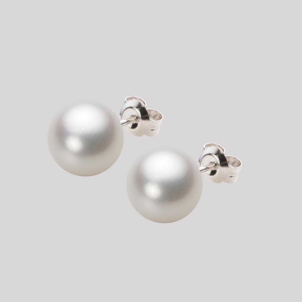 8.5mmアコヤ真珠ピアス（ナチュラルホワイト）