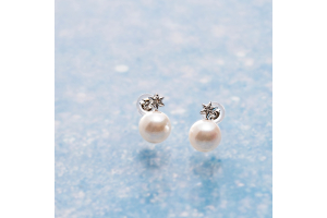 Gleam Star パールピアス（PT）が誕生しました