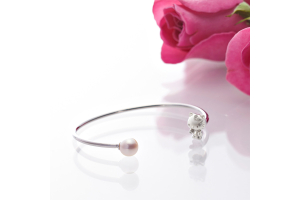 Hello Kitty Bijou パール バングルが再入荷しました