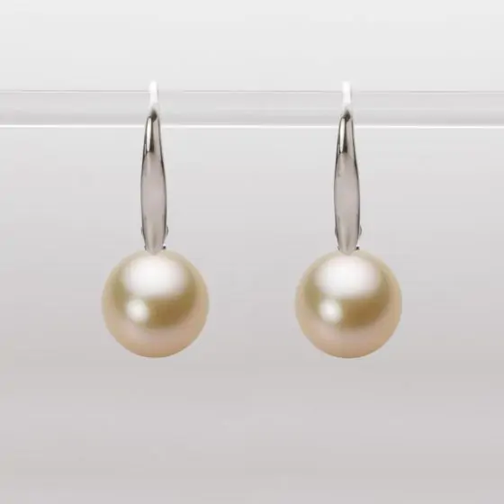 最終値下げ真珠 ピアス ホワイト 18金 淡水大珠ホワイト パールキャッチ デザインピアス