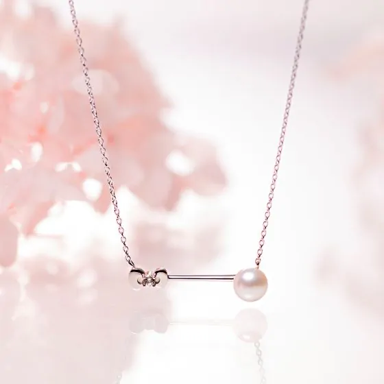 Hello Kitty Precious Ribbon ペンダント | Moon Label - 大月